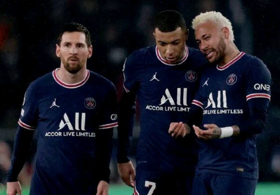  巴黎圣日耳曼豪购计划瞄准英超球星  