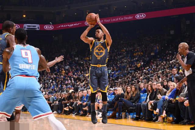  杜库雷终场前绝平，埃弗顿主场顽强逼平曼彻斯特联